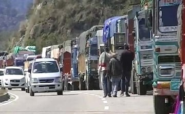Traffic Halted on Jammu Srinagar Highway