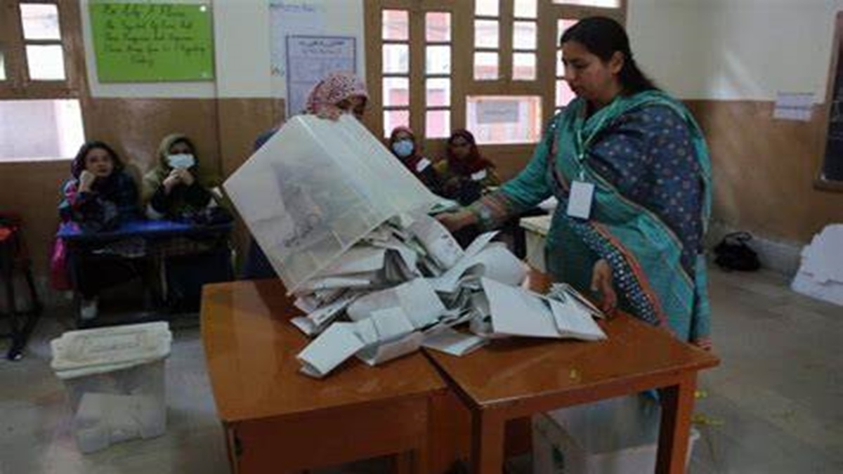 Shehbaz Sharif Likely to Become Next Pak PM as Coalition Led by Him Set to Cross Simple Majority Mark: Reports