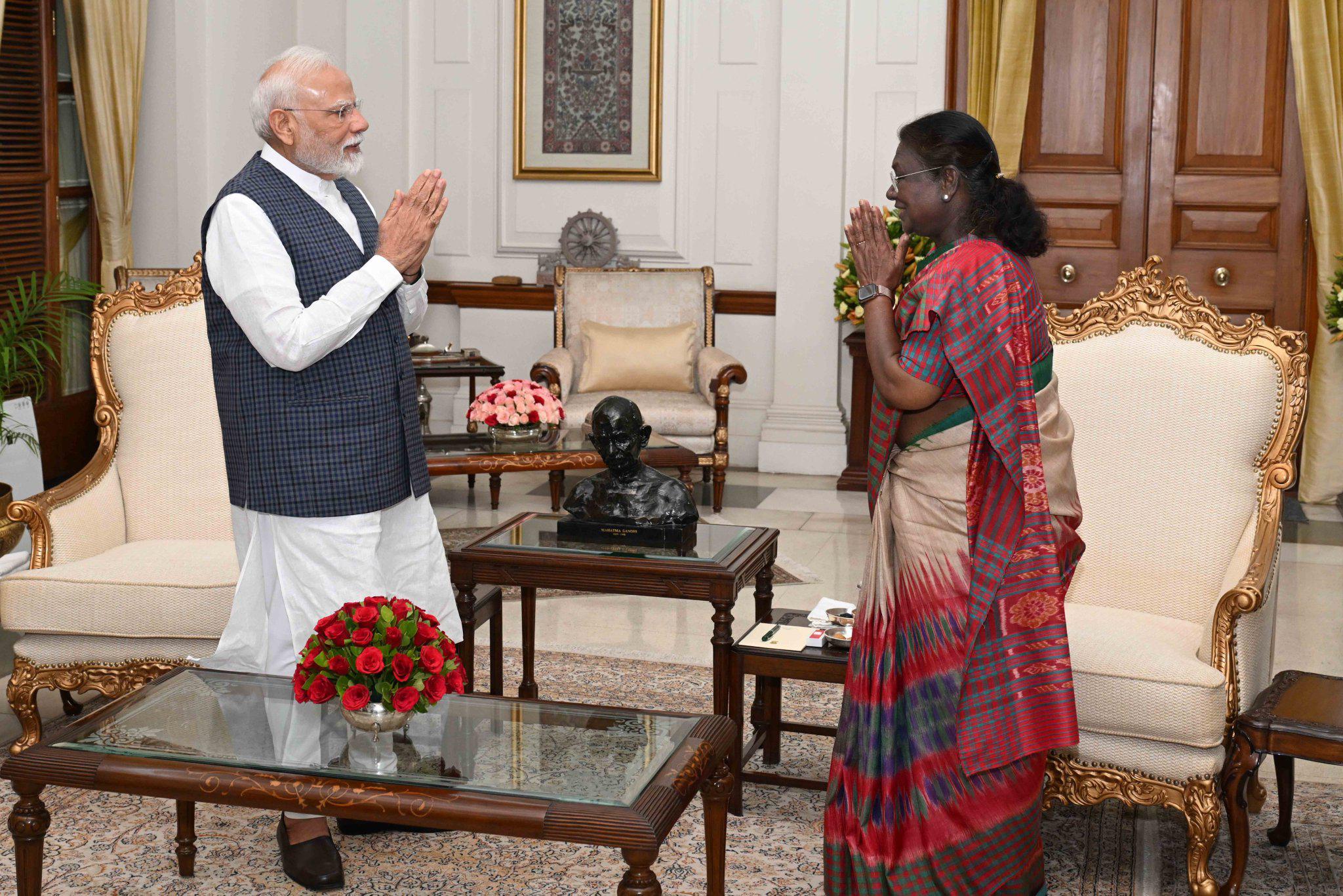 PM Modi Briefs President Murmu on Operation Sindoor