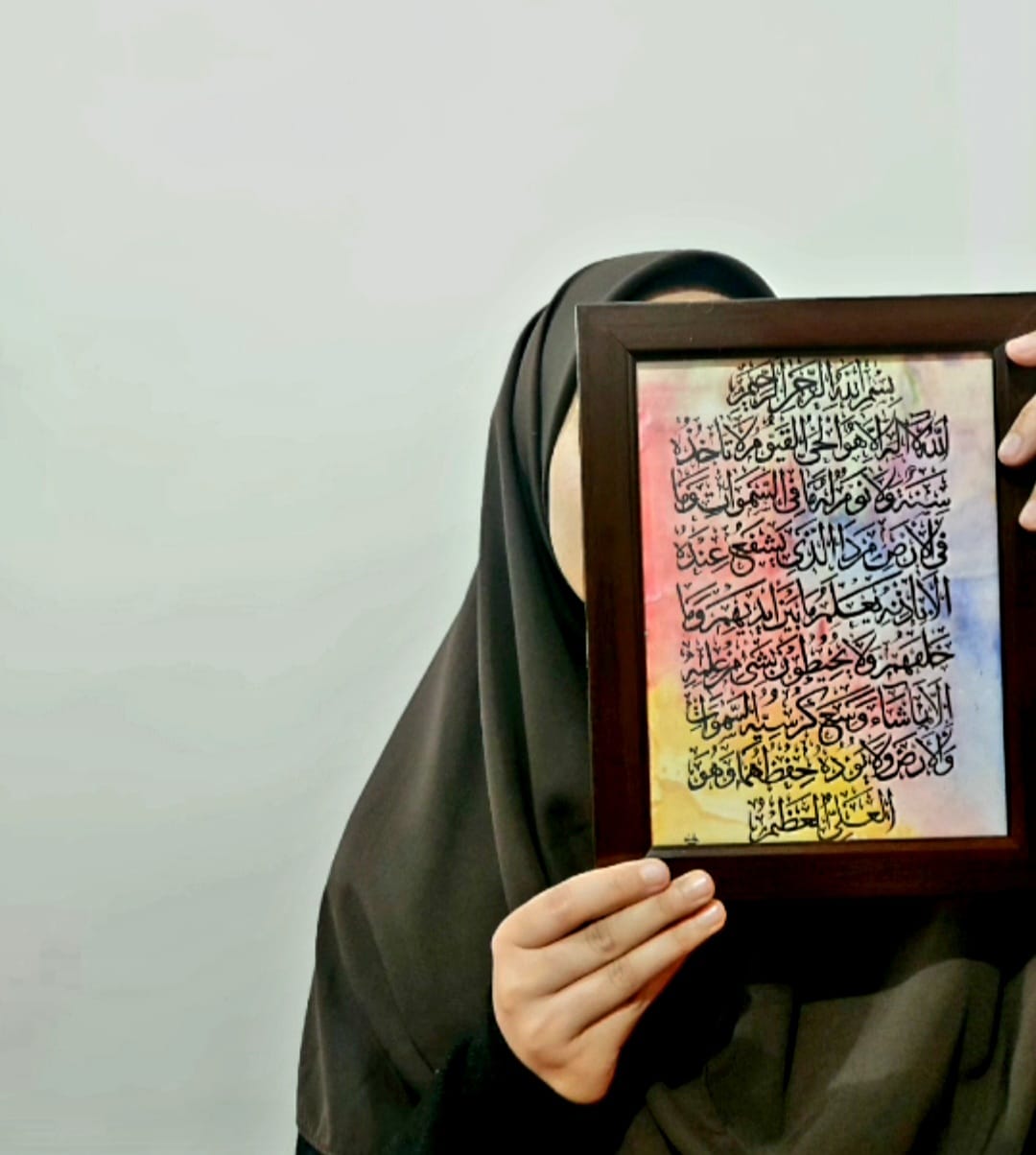 Blending Ink and Intellect: Nida Muskan – A Rising Calligraphy Artist from Arigam