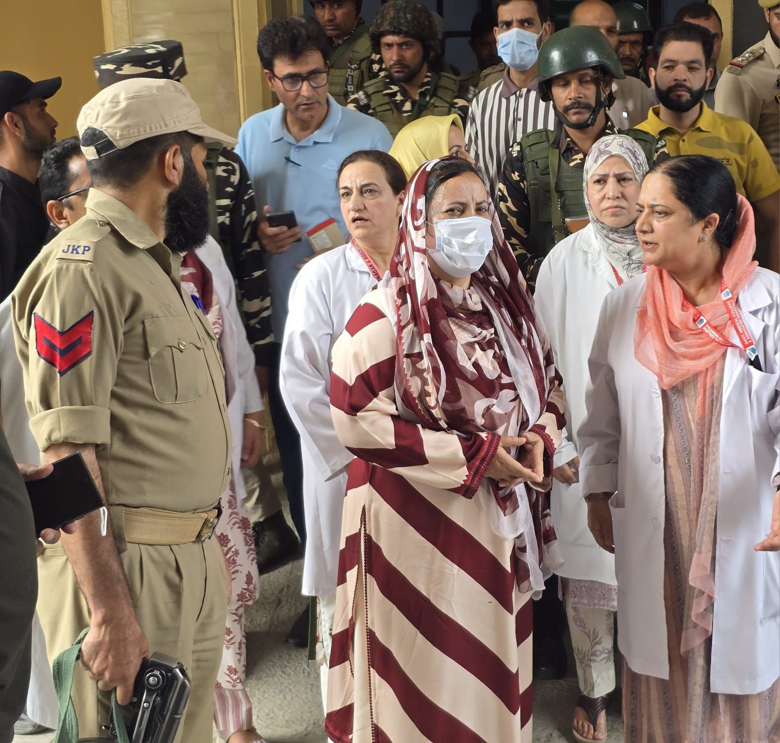 Sakina Itoo Visits SMHS, Warns of Action Against Negligent Doctors; Mandates Identification Aprons for Doctors at SMHS