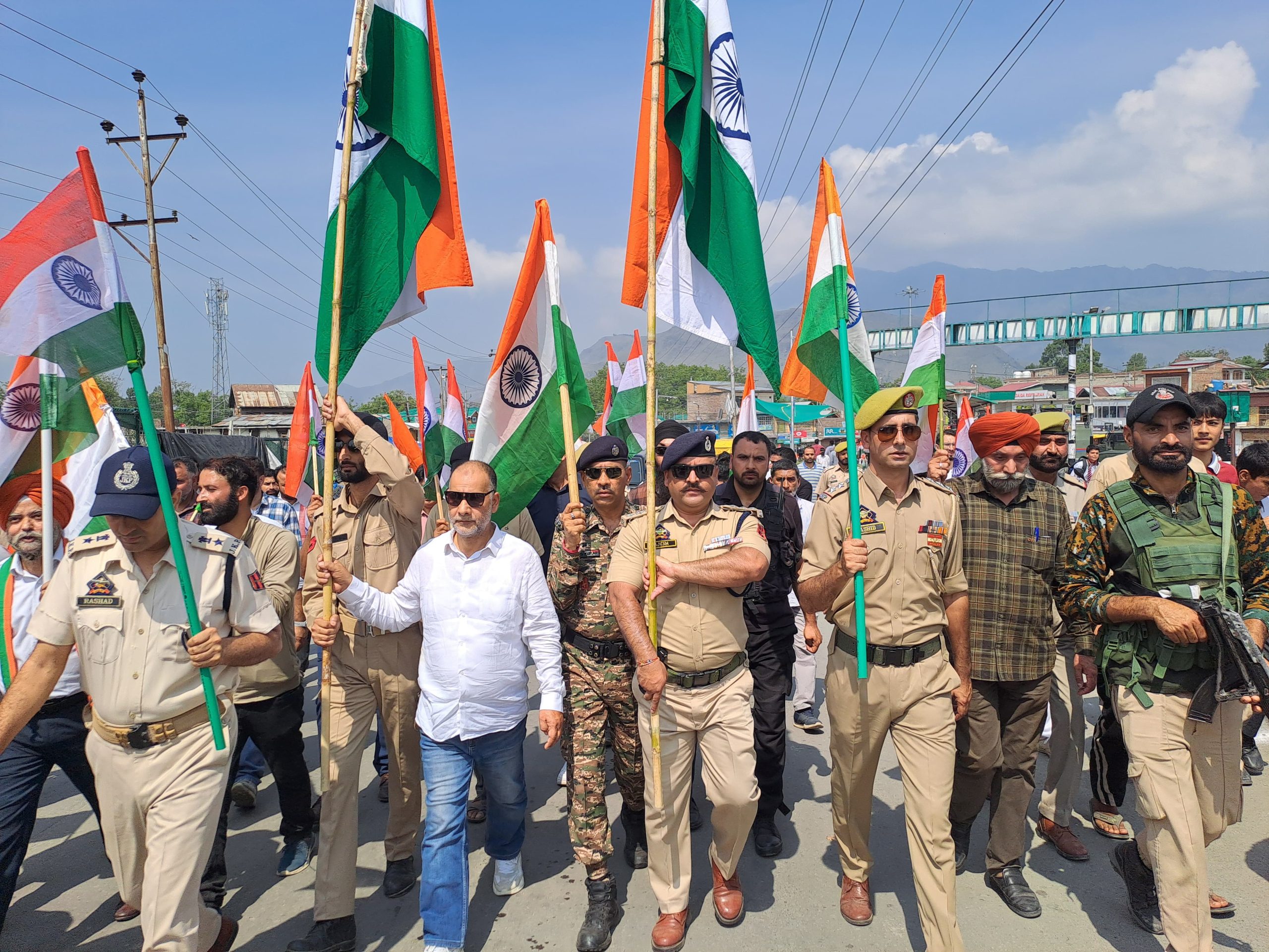 Awantipora Police Organizes Tiranga Rally in Tral to Promote Patriotism & Unity