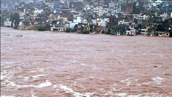 Death toll mounts to 41 after record rains in Jammu; Jhelum floods Srinagar, Anantnag