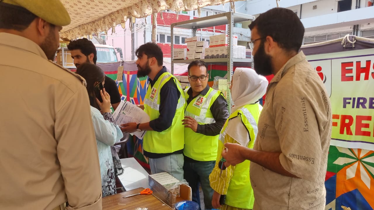 Ehsaas Foundation is Collabration with Fire & Emergency Organize Free Medical Camp at Batmaloo