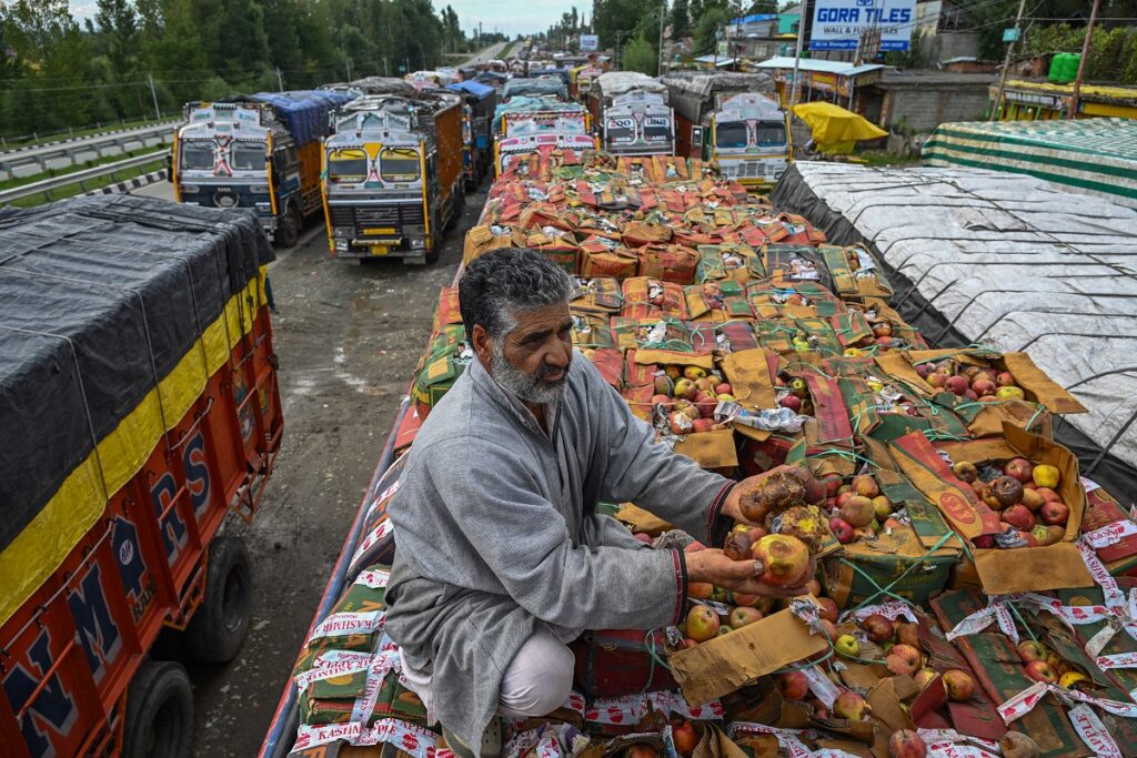 Highway Closure Chokes Supplies, Traders Report ‘Losses in Crores’
