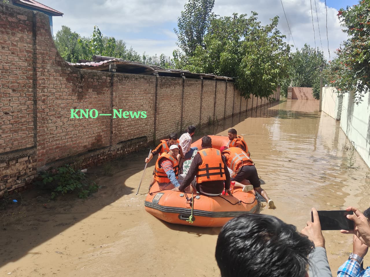 “Jhelum Roared at Us”: Zainpora Residents Recall Fleeing Homes at Midnight