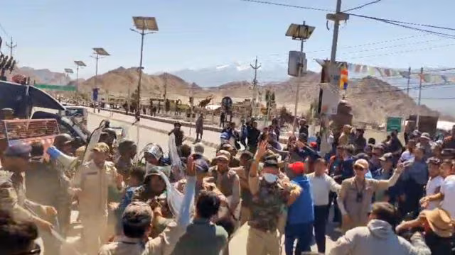 Four dead, 30 injured in clashes in Leh: Officials