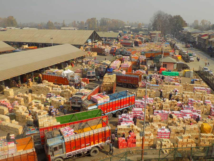 Kashmir’s Apple Mandis to Shut Tomorrow in Protest Over Highway Mess