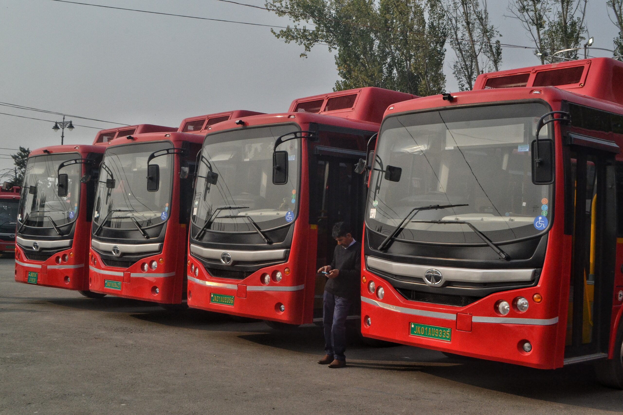 Kashmir’s Smart Red Buses in the Red: Losing Rs 10 Lakh a Day, Government Reveals