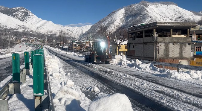 Sunshine Fails to Ease Travel as NH44 Remains Dangerously Slippery, Key Highways Still Closed