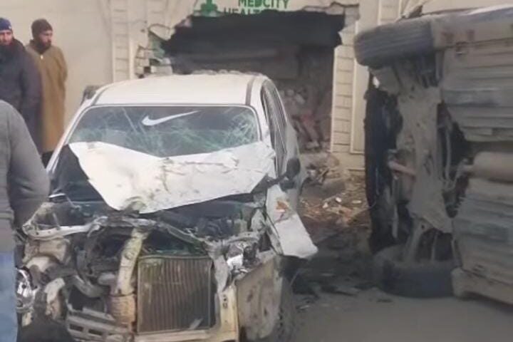 Two Vehicles Collide in Srinagar, One Overturns, Rams Into Wall, Three Injured