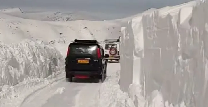 Bandipora–Gurez Road Thrown Open; Vehicles Safely Reach Gurez