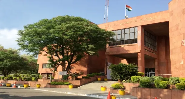 High Court Grants Bail to 21-Year-Old Woman in UAPA Case, Finds No Prima Facie Terror Link https://pressexclusive.in/high-court-grants-bail-to-21-year-old-woman-in-uapa-case-finds-no-prima-facie-terror-link/