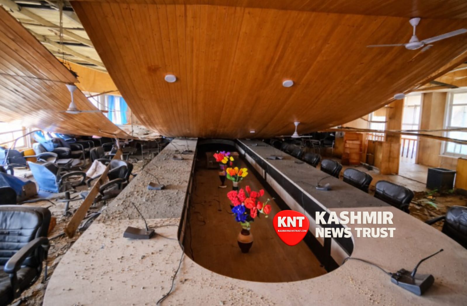 Ceiling Crash at Dooru Town Hall During Drug-Free Society Program, Many Injured
