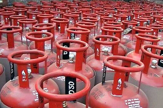 Free LPG Plan Scaled Down: Govt Announces 6 Cylinders for AAY Families, Ration Scheme Rolled Out