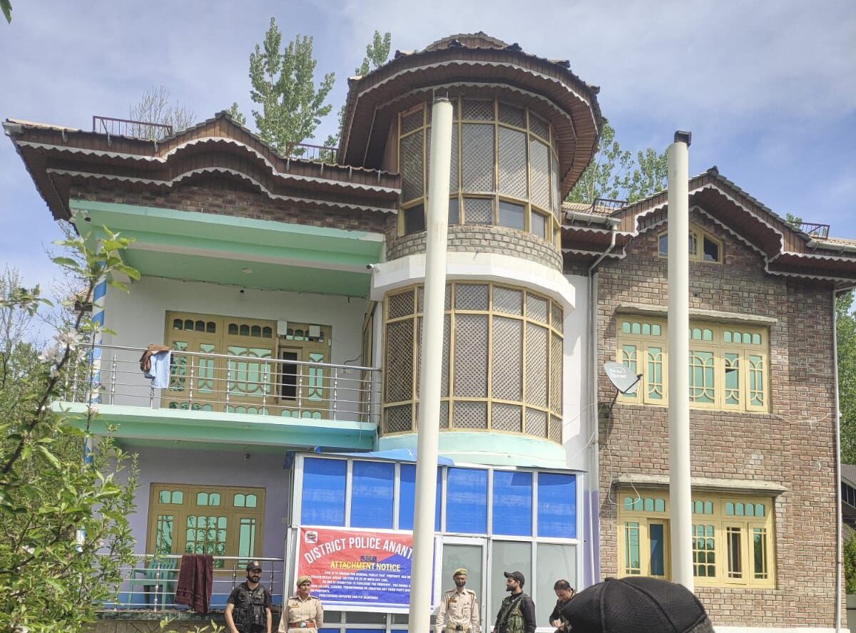 Big Anti-Drug Action in Bijbehara; Four Houses Worth Crores Seized in NDPS Case