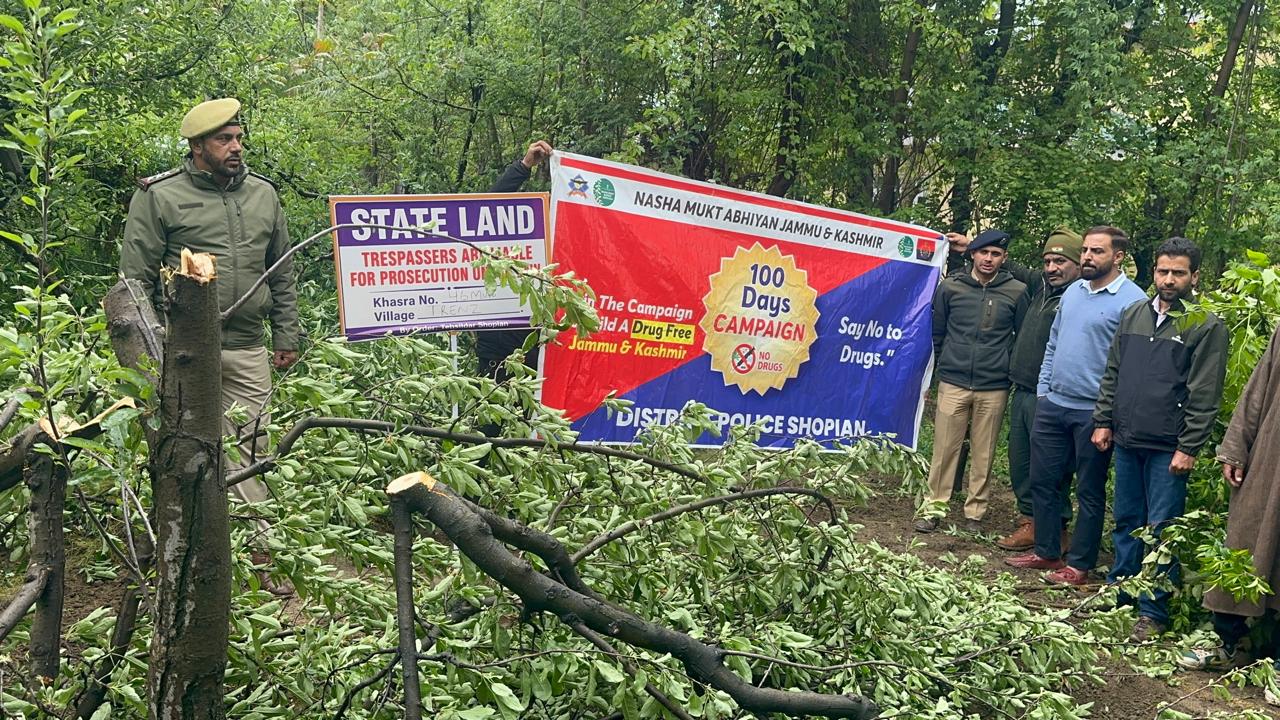 Shopian Police, District Admin Intensifies Anti-Drug Crackdown, Destroys Illegal Orchard on State Land