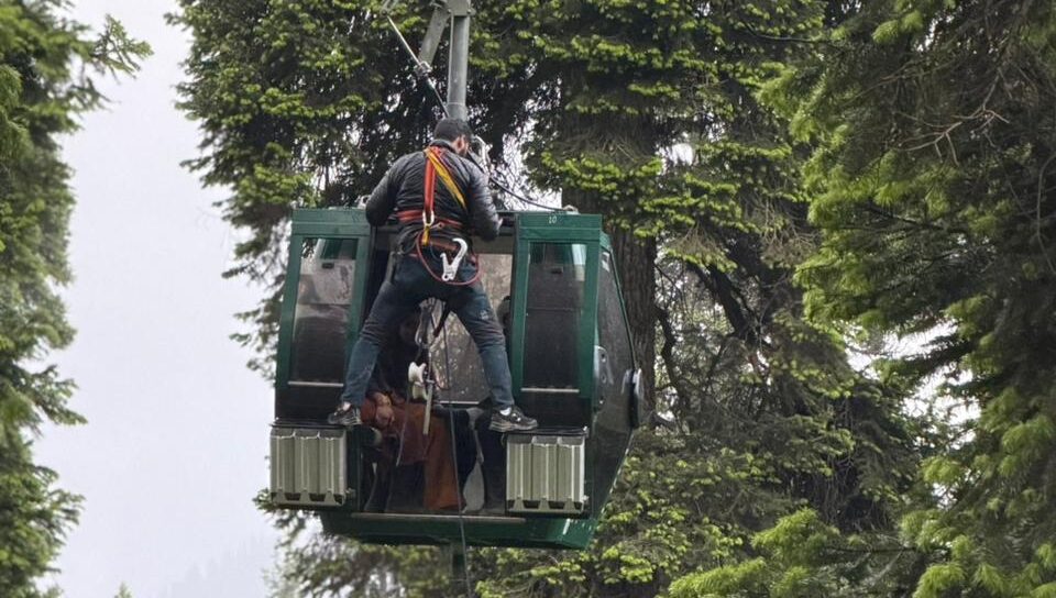 Gulmarg Gondola Scare Ends Safely, Around 400 Tourists Rescued Mid-Air