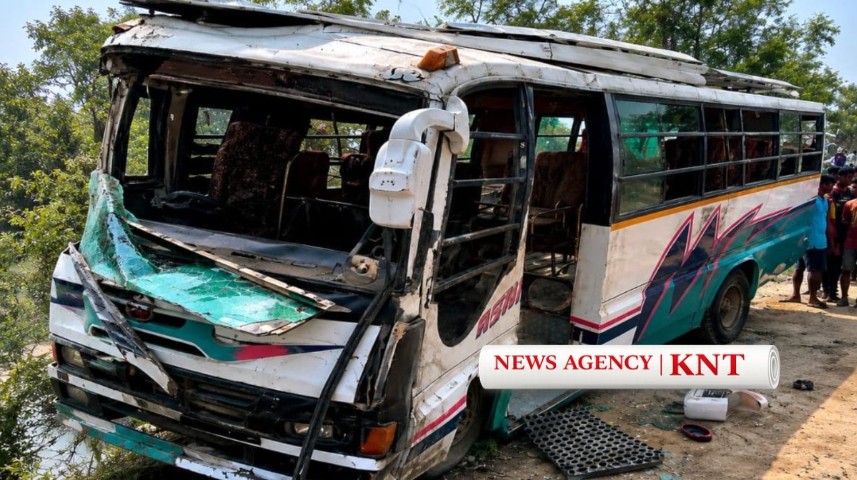 25 Injured as Passenger Bus Crashes Near Budgam